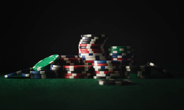 erek platform interface showing slot games, live casino, and sports betting sections on desktop and mobile